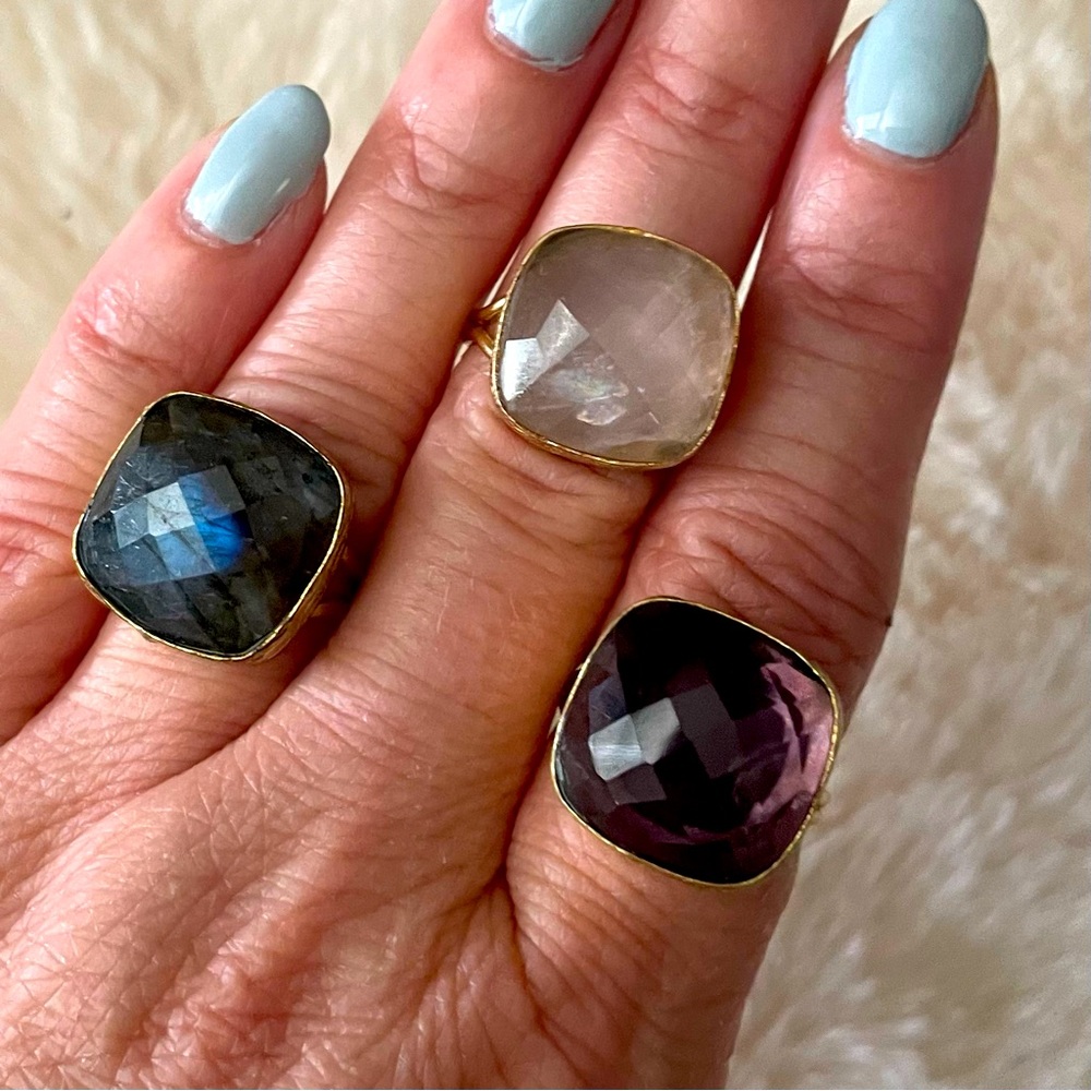Cushion cut gemstone ring